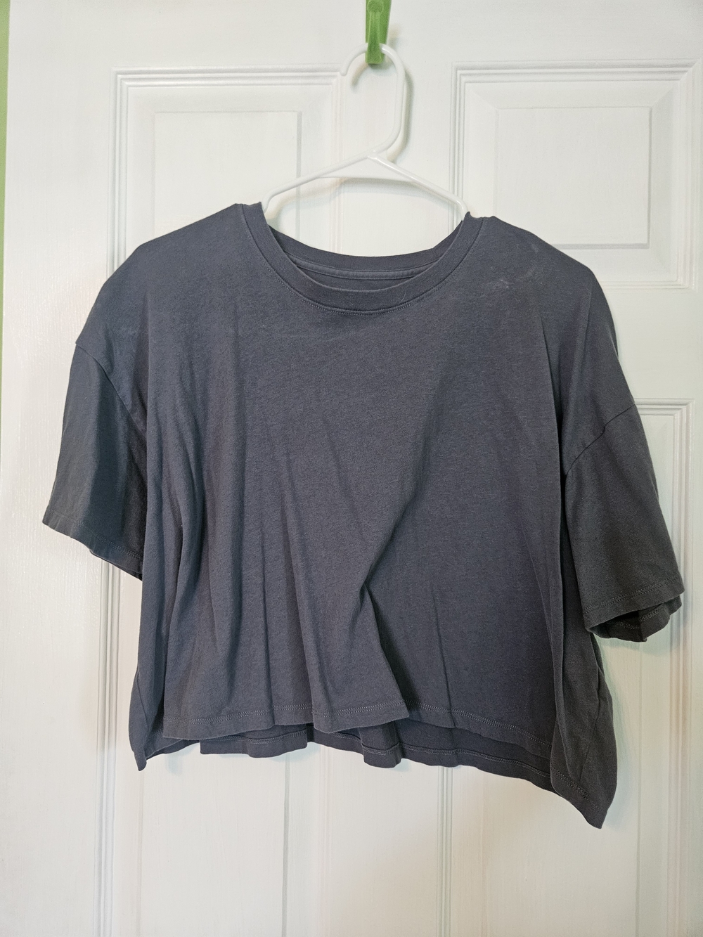 Hollister Boxy Crop Tee in Charcoal